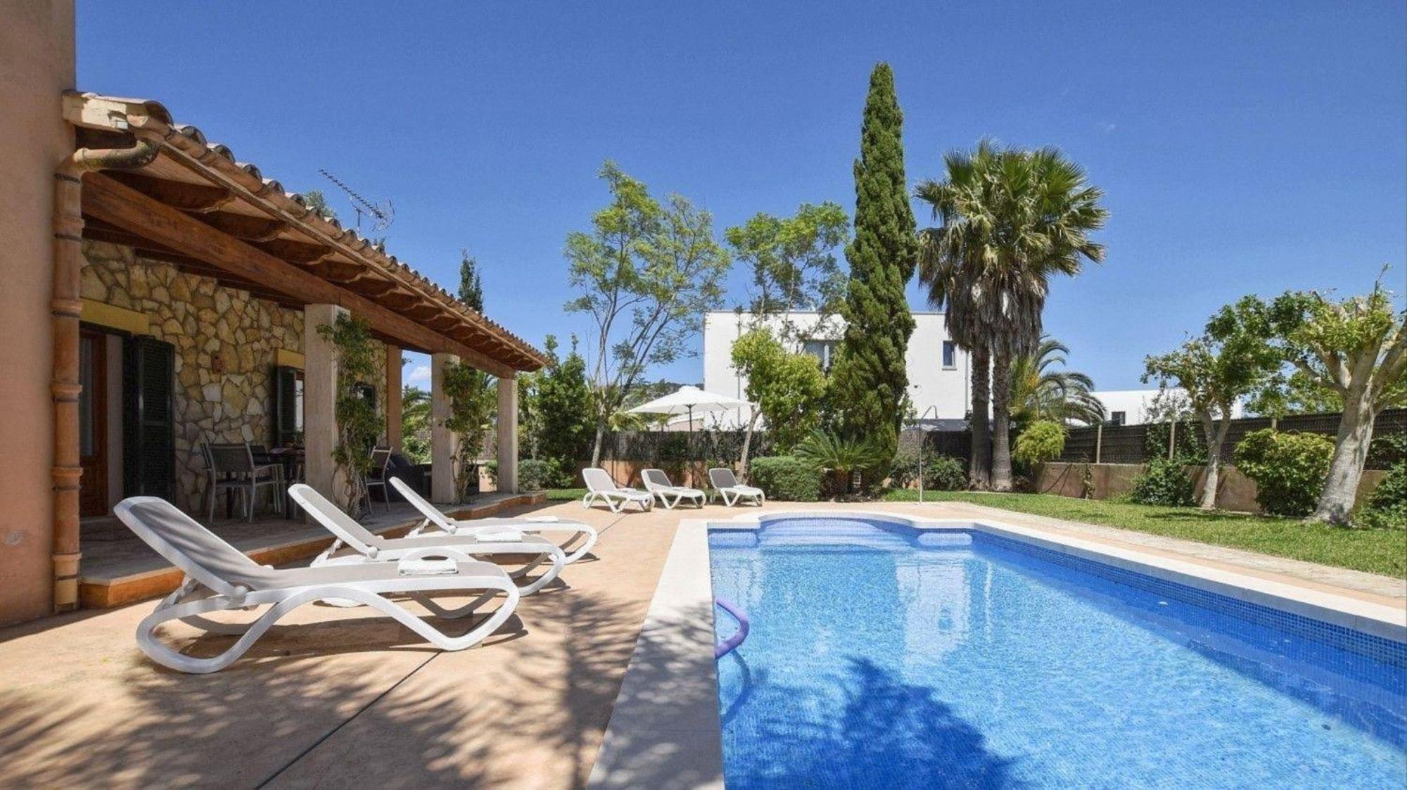 Moderne Mit Privatem Pool In