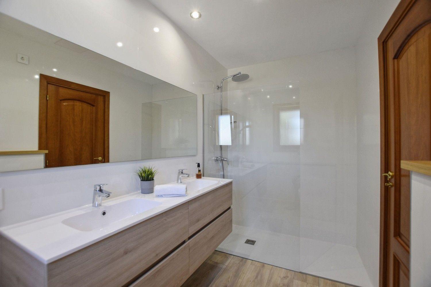 Moderne Mit Privatem Pool In * Crestatx